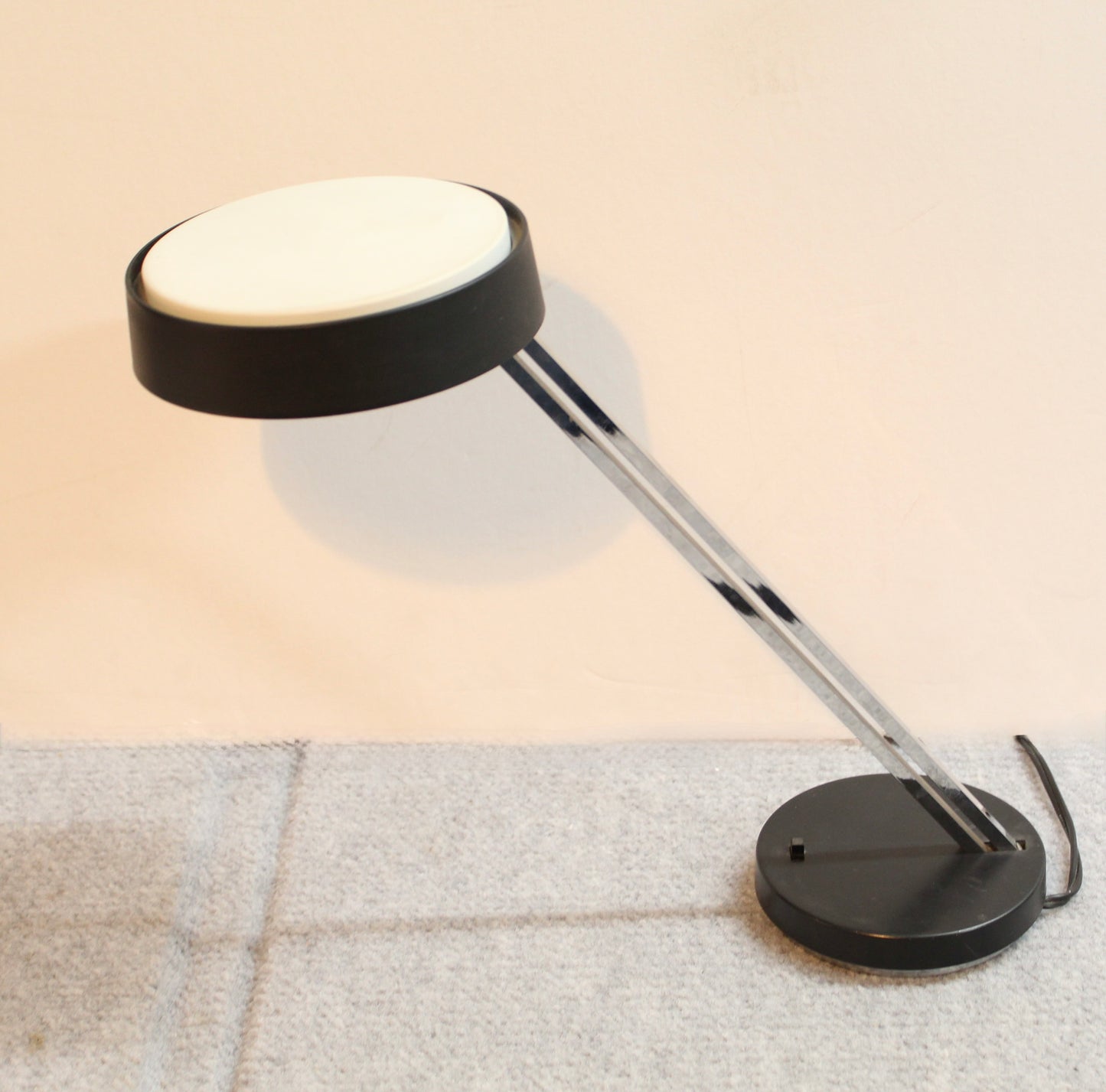 1970s Black & Chrome Round Desk Lamp | Litghtolier