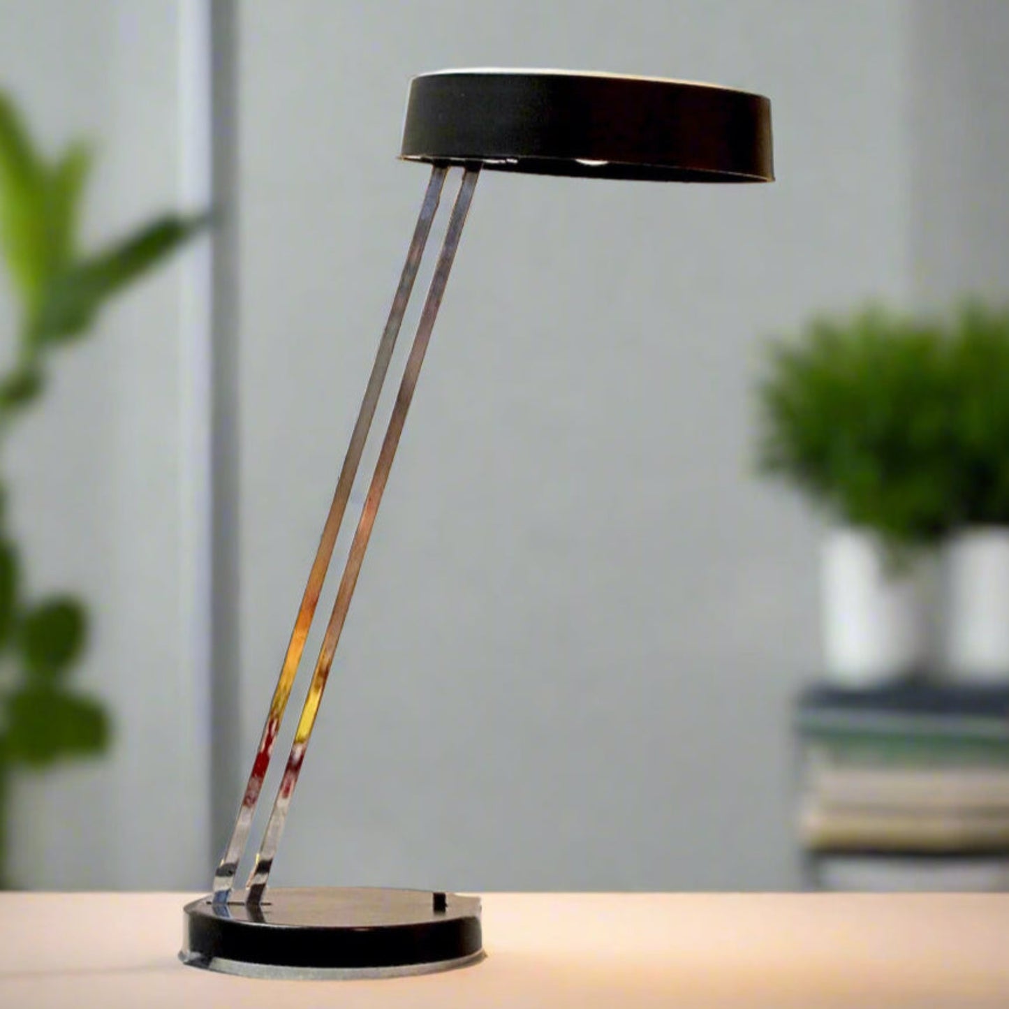 1970s Black & Chrome Round Desk Lamp | Litghtolier