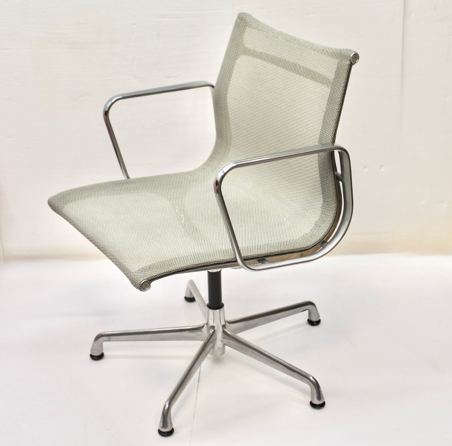 Vintage Herman Miller Aluminum Group Executive Desk Chair | Eames