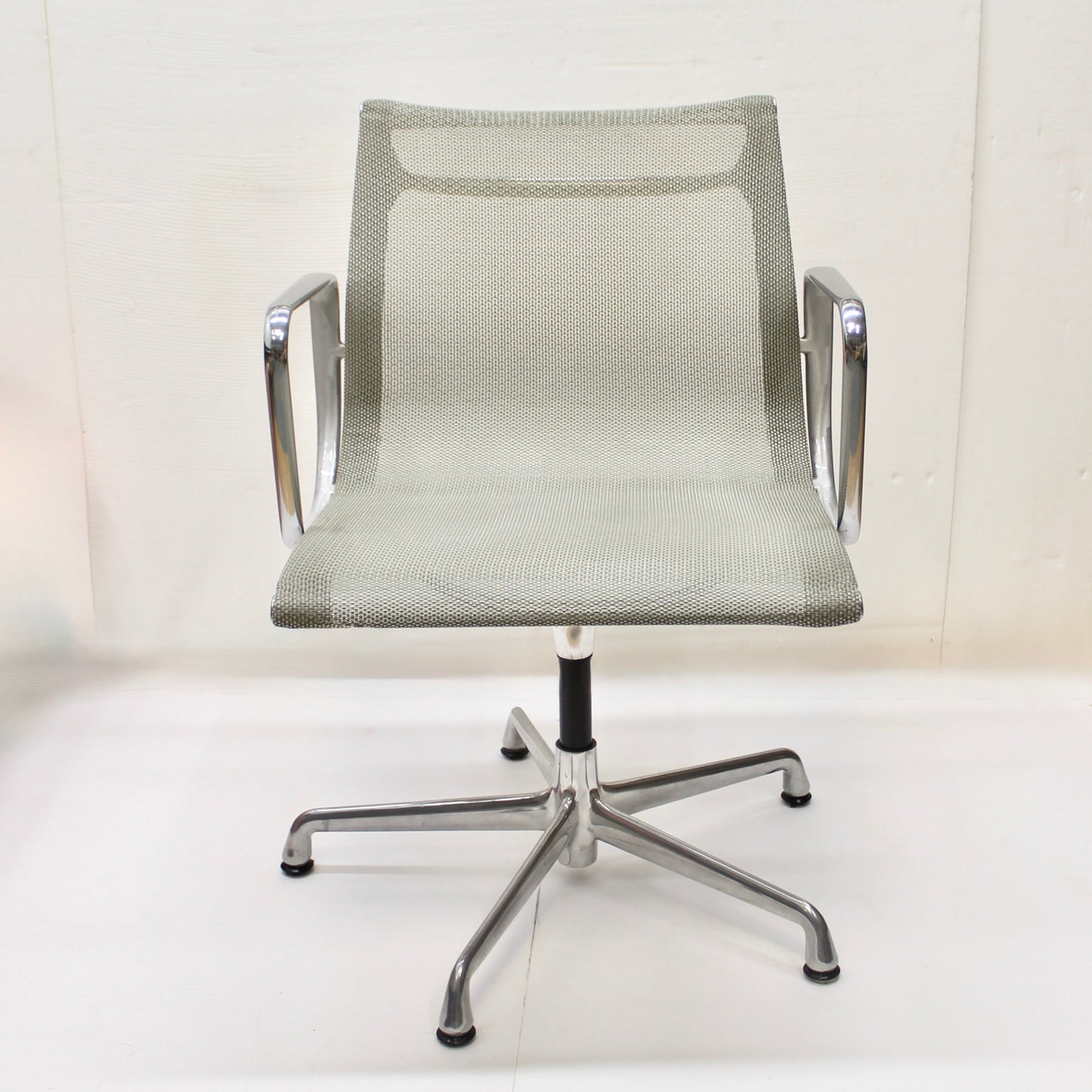 Vintage Herman Miller Aluminum Group Executive Desk Chair | Eames