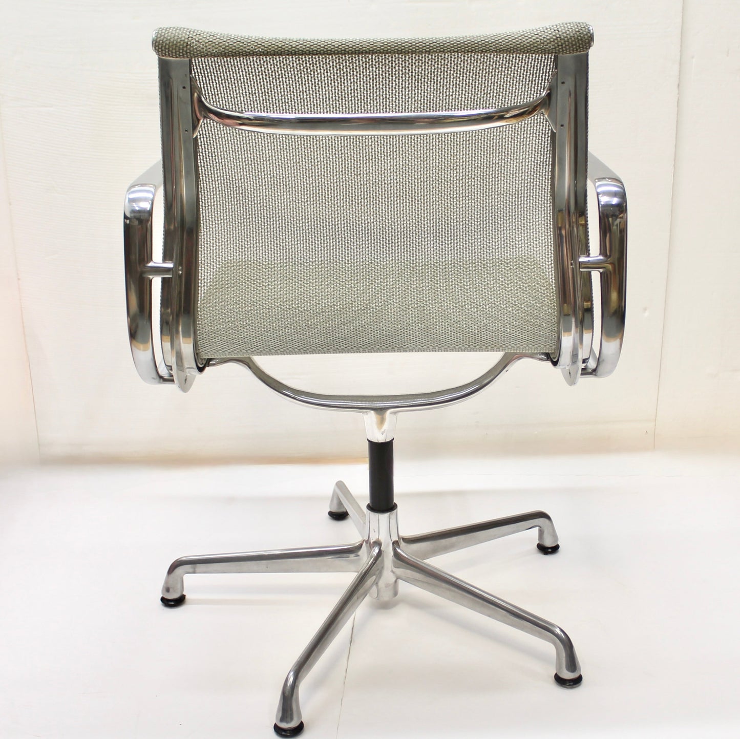 Vintage Herman Miller Aluminum Group Executive Desk Chair | Eames