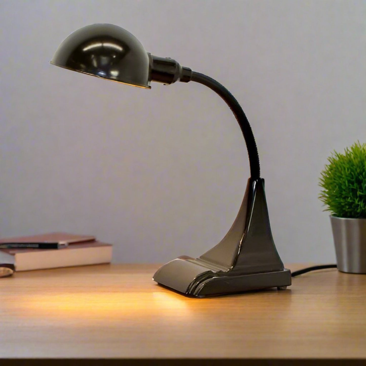1950s Style Gooseneck Desk Lamp