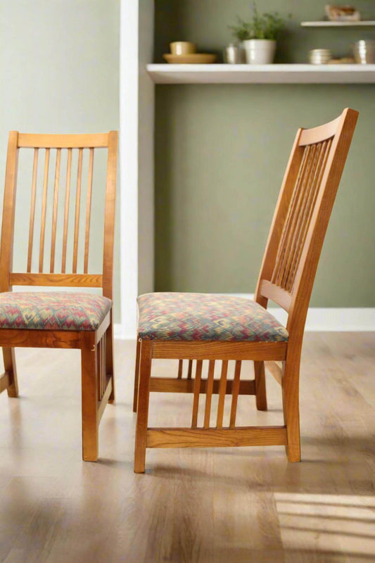 Late 20th Century Set of 4 Red Oak Dining Chairs | Bassett Furniture - OffCenterModern