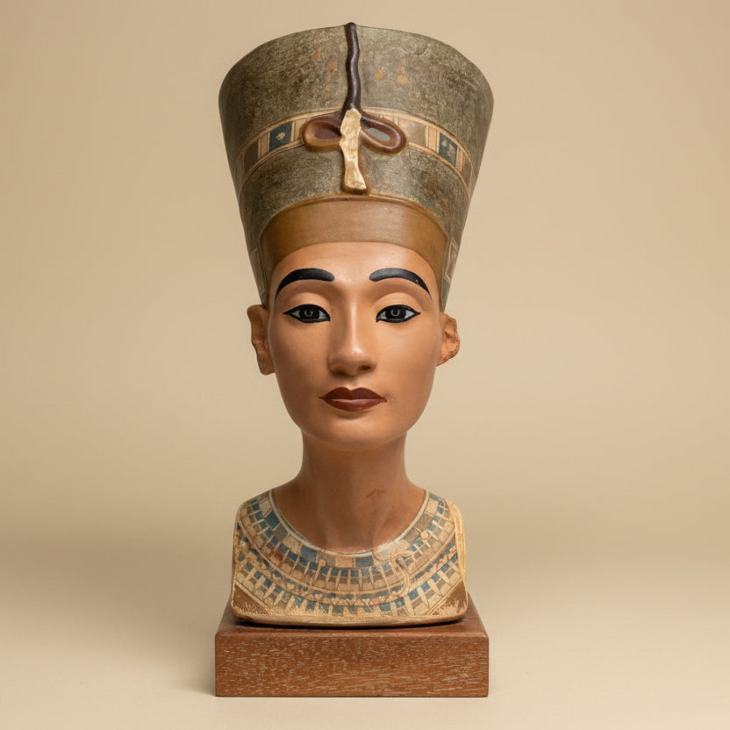 1961 Alva Museum Replicas Nefertiti Bust.