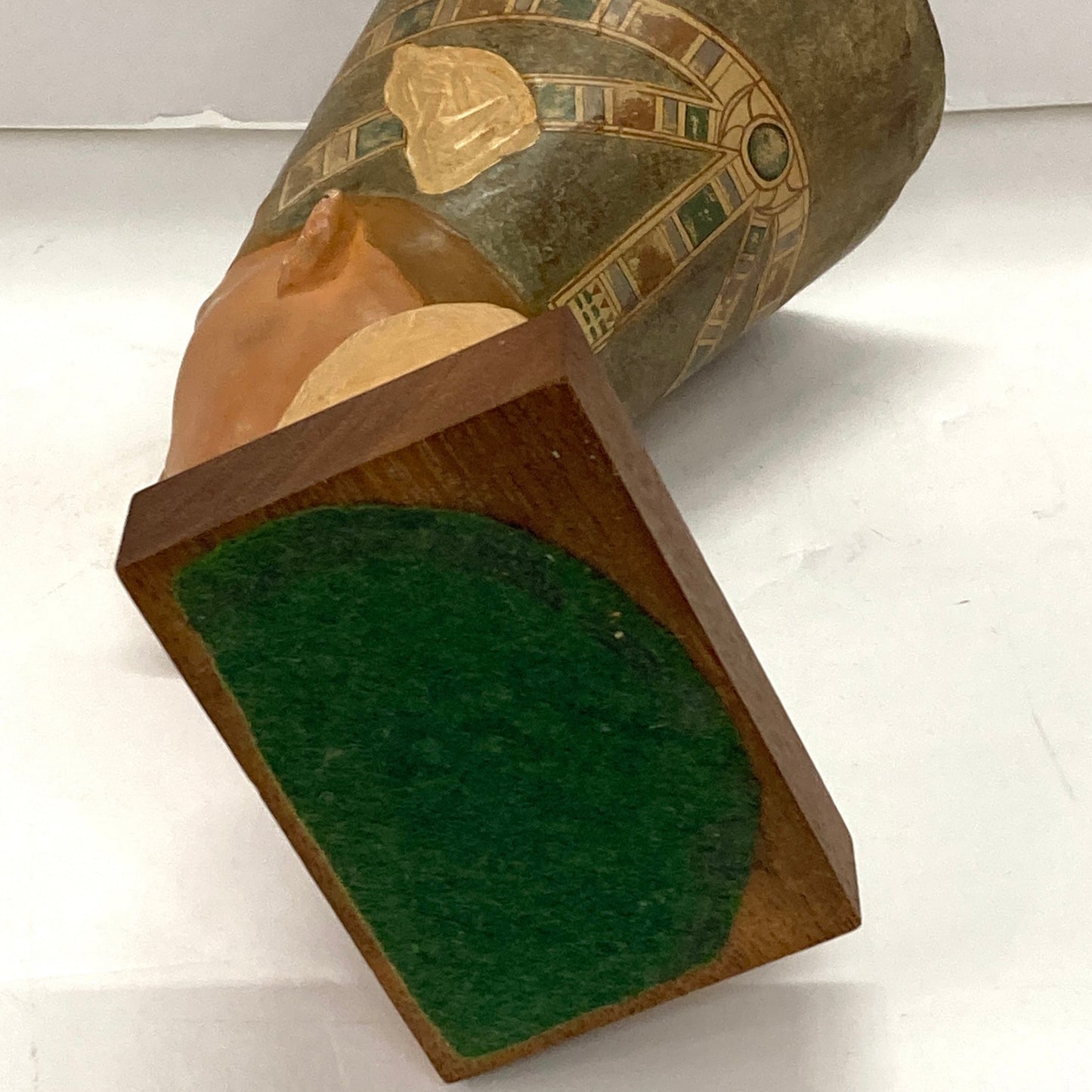 1961 Alva Museum Replicas Nefertiti Bust.