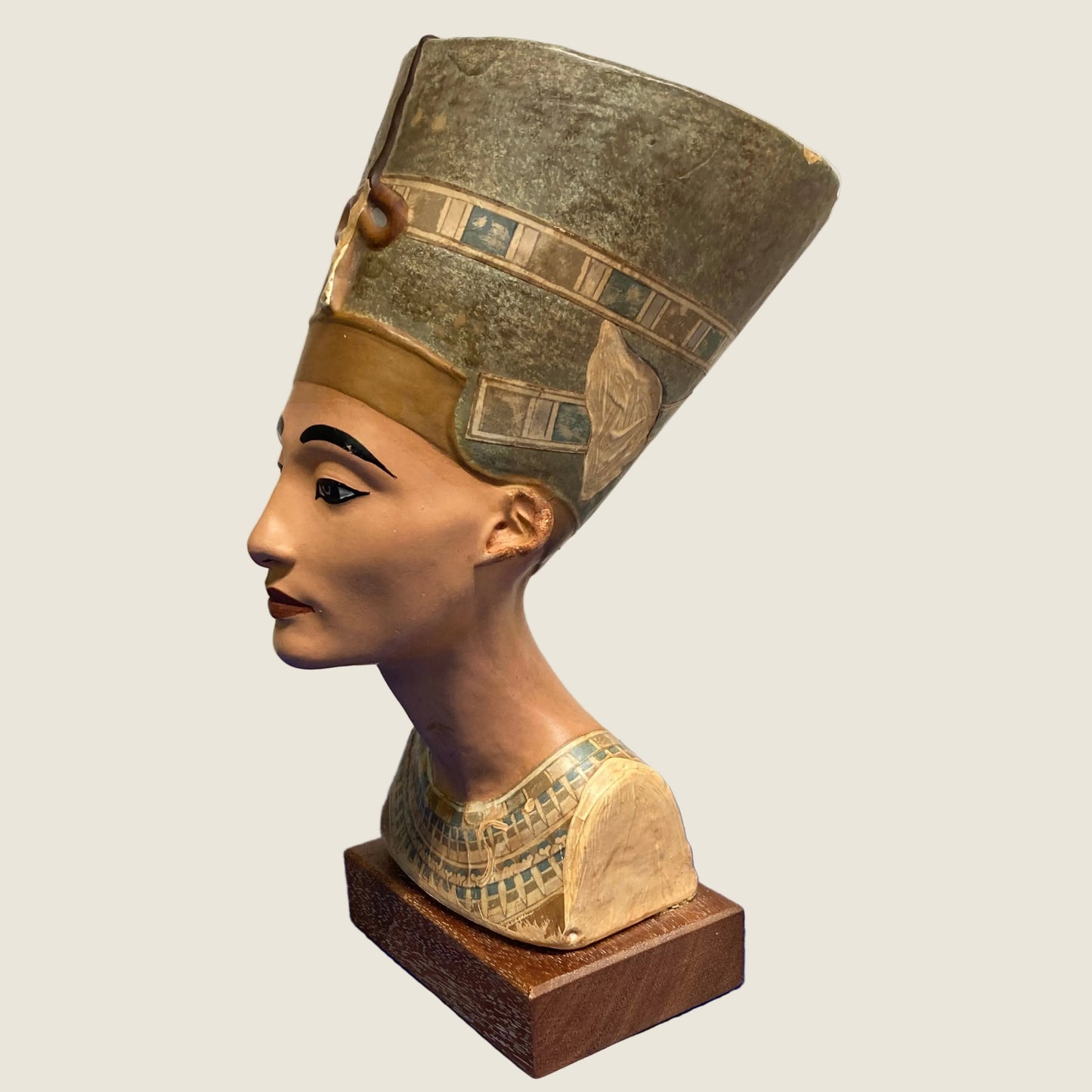 1961 Alva Museum Replicas Nefertiti Bust.