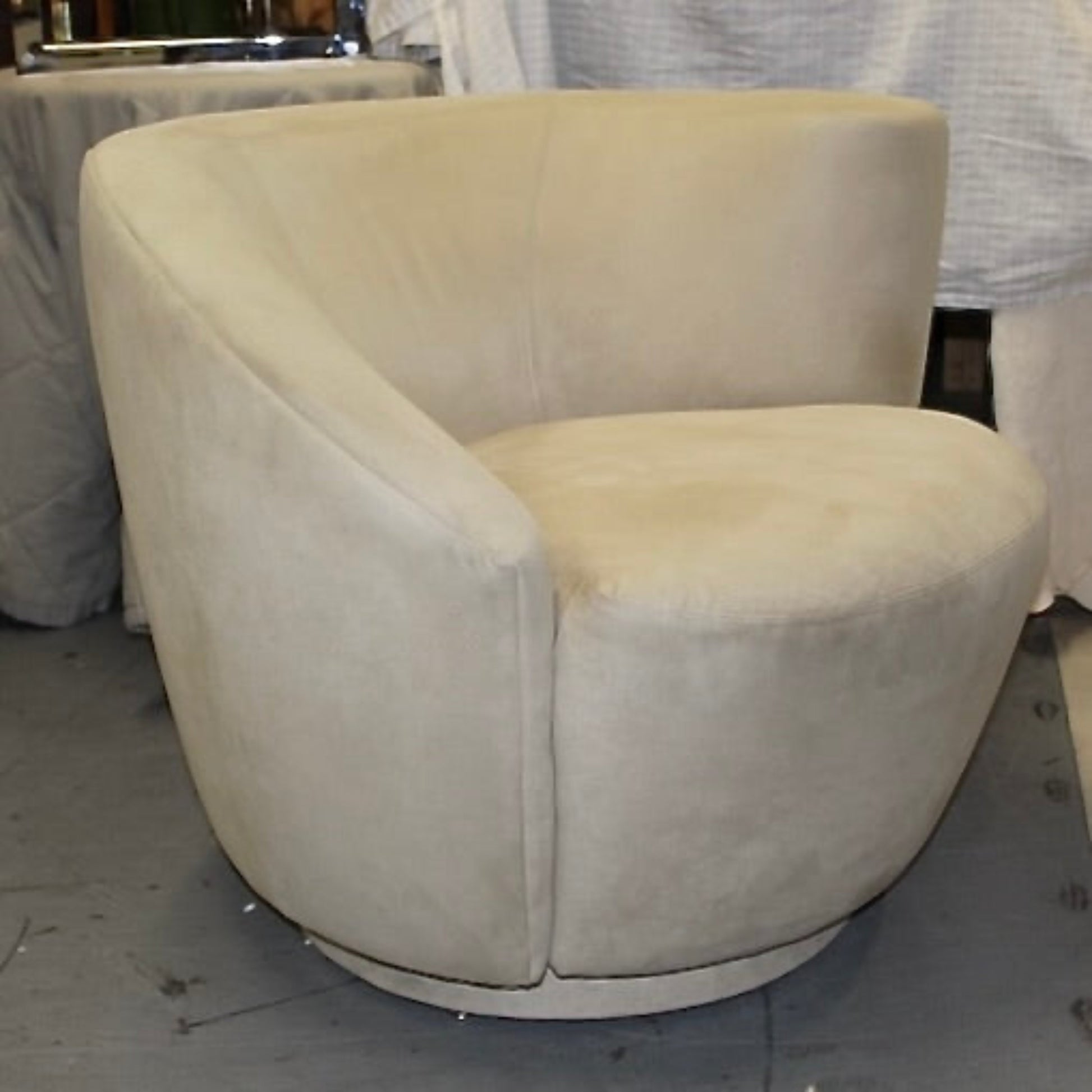 Nautilus Swivel Chair 