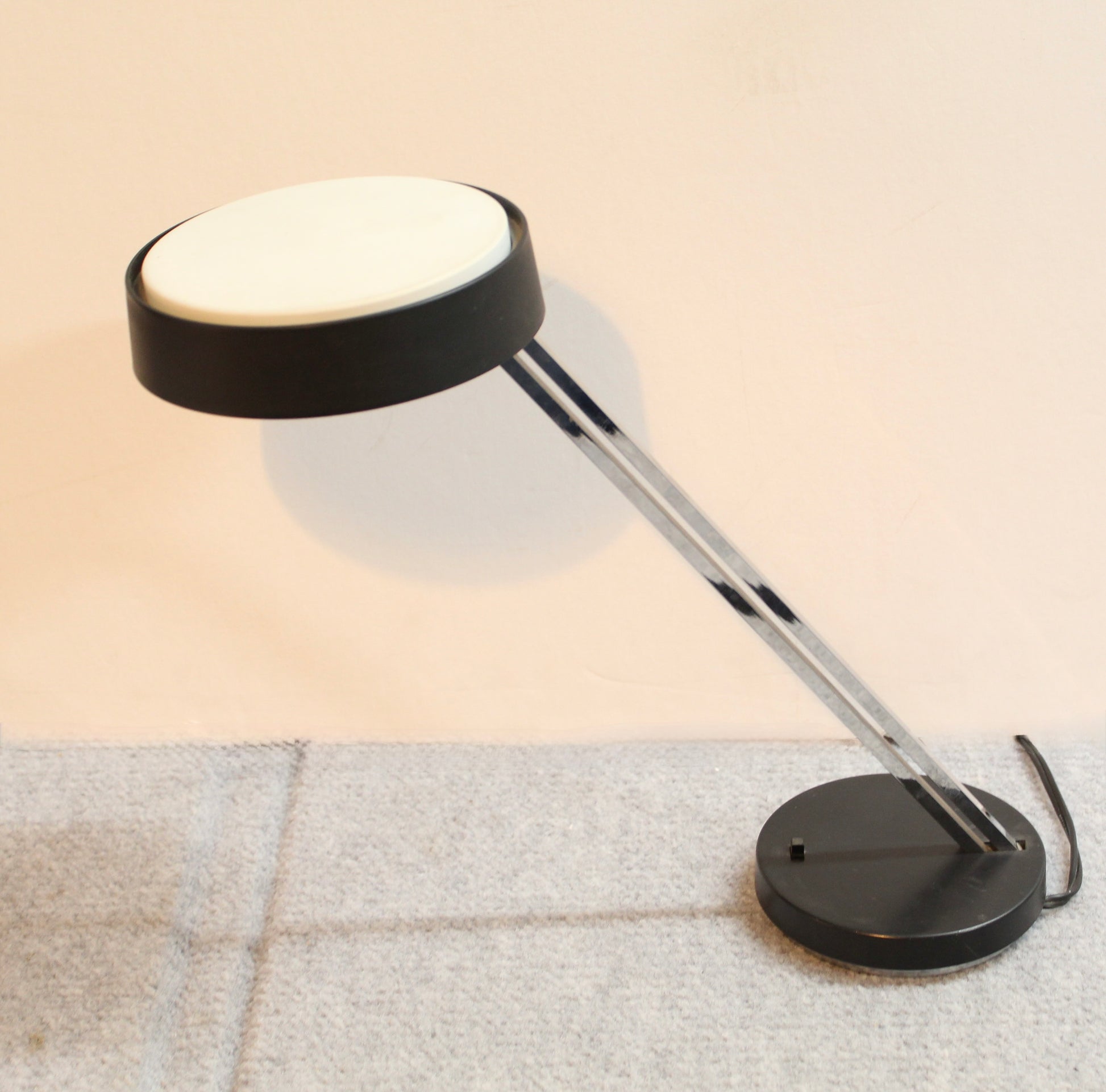 1970s Black & Chrome Round Desk Lamp  | Litghtolier