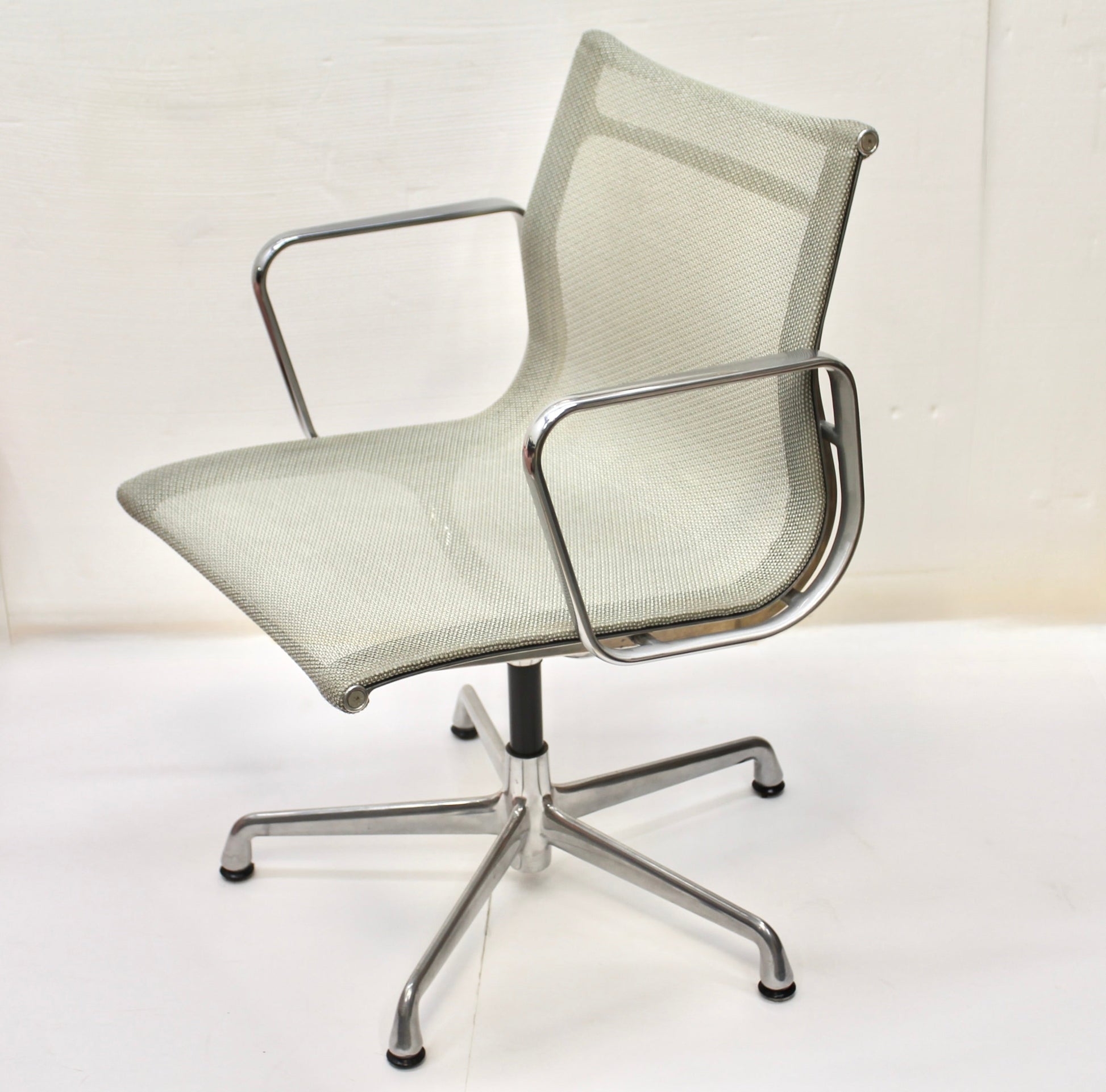 Vintage Herman Miller Aluminum Group Executive Desk Chair | Eames