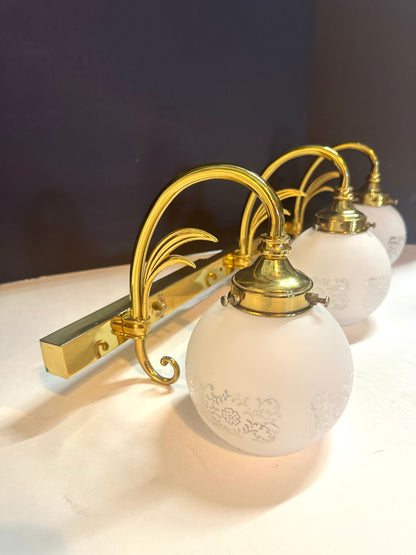 Vintage 3 Light Brass Leaf Vanity Light