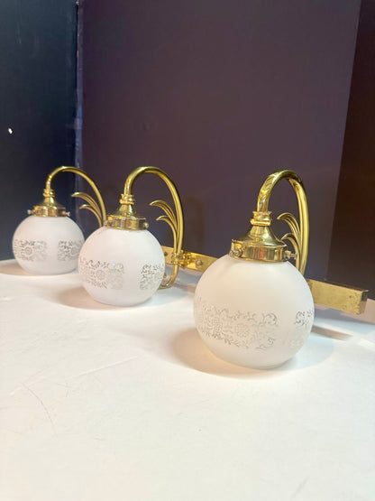 Vintage 3 Light Brass Leaf Vanity Light