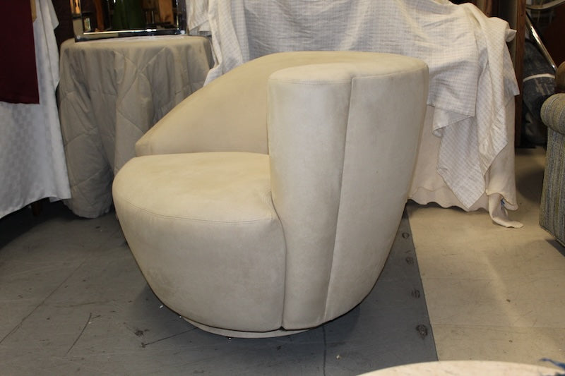 Nautilus Swivel Chair 