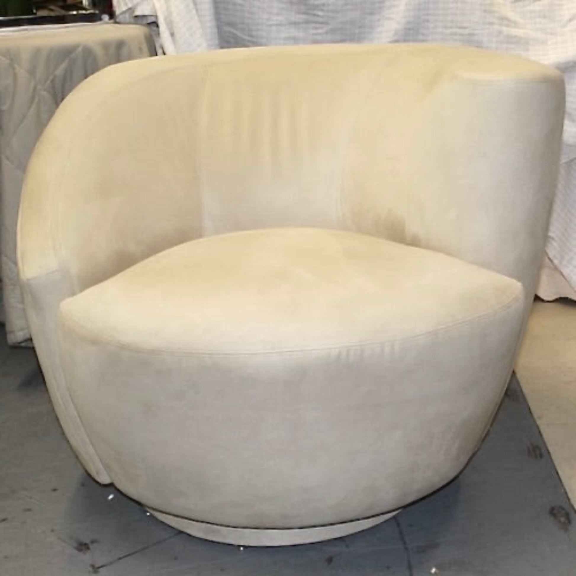 Nautilus Swivel Chair