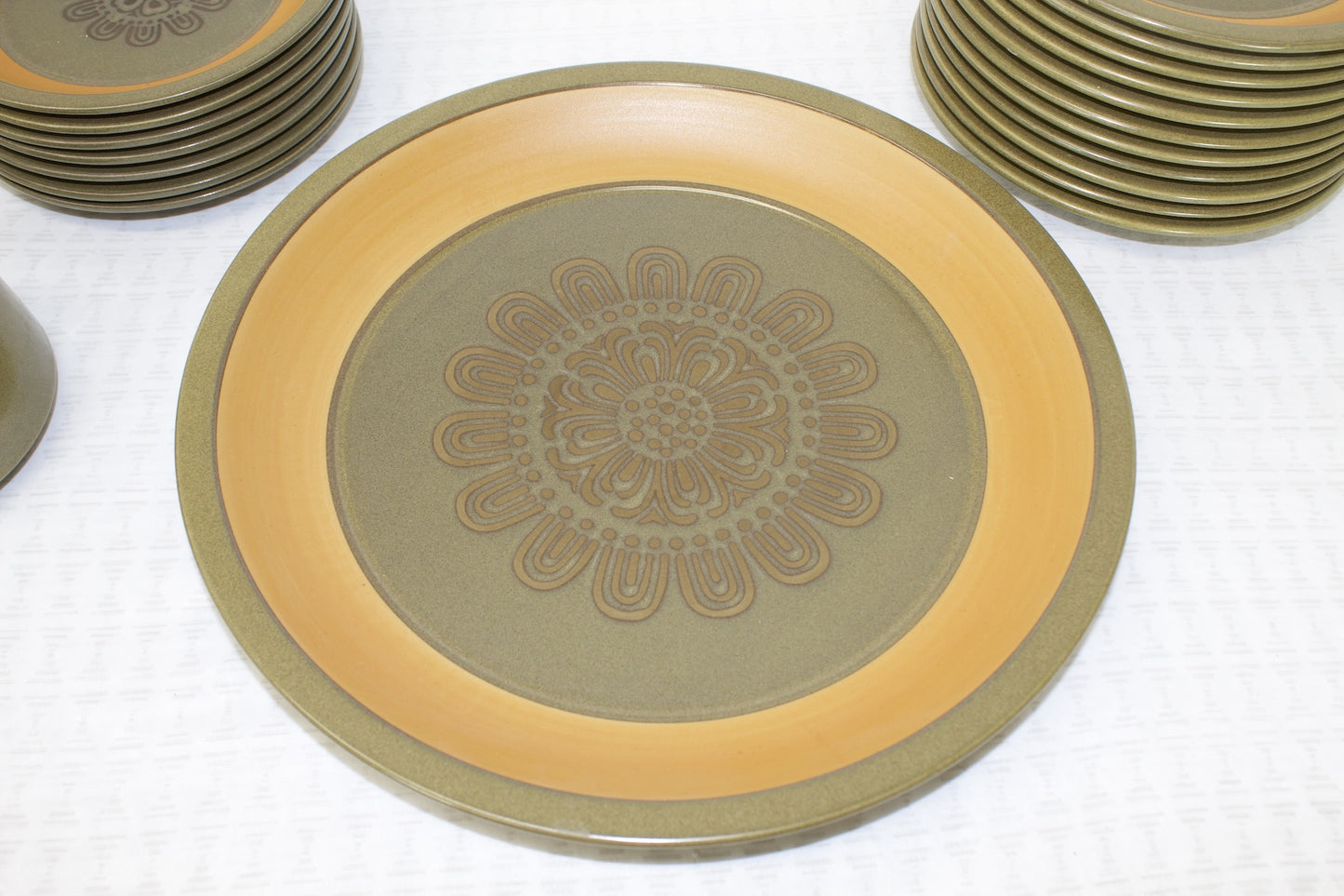 Sunflower design Stoneware plates