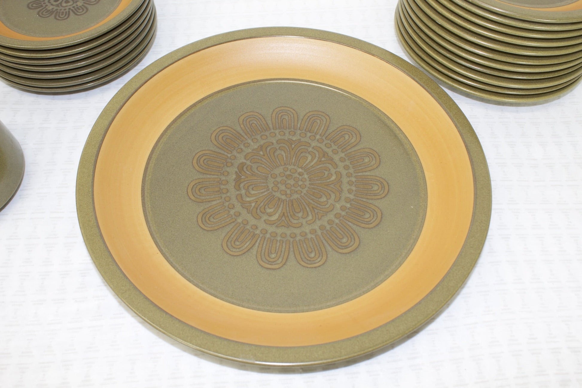 Sunflower design Stoneware plates