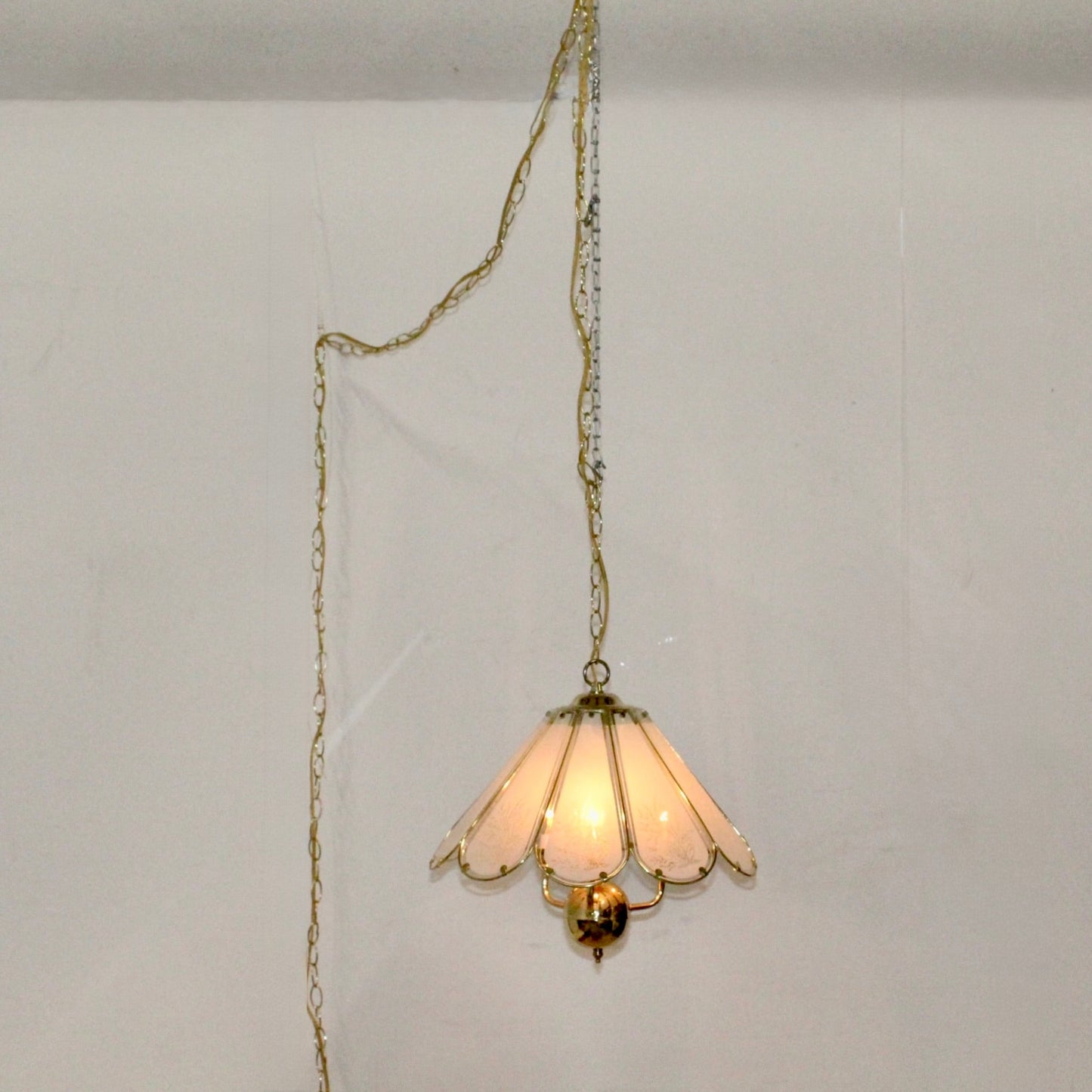 Vintage Fosted Glass Swag Touch Light