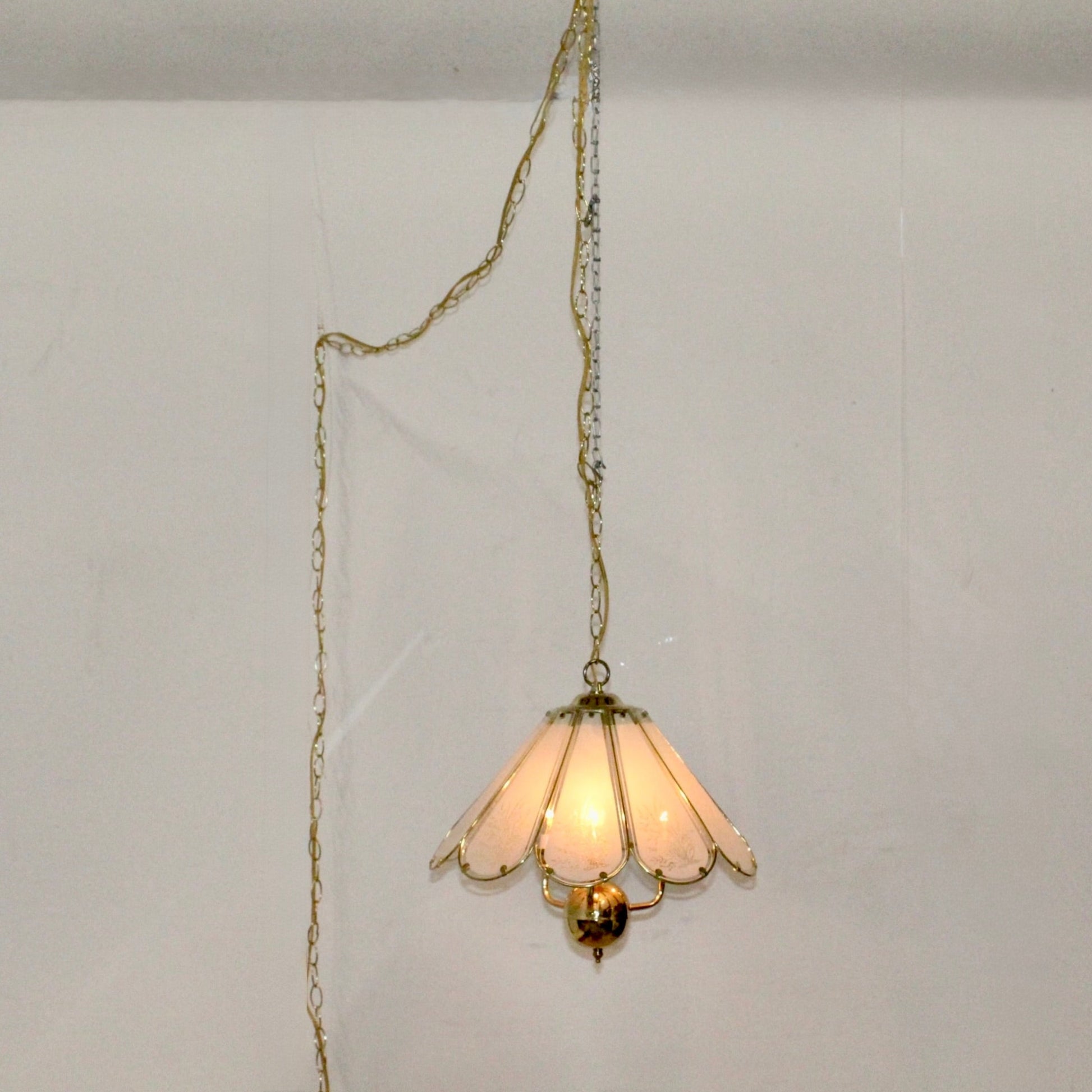 Vintage Fosted Glass Swag Touch Light