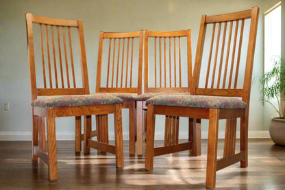 Late 20th Century Set of 4 Red Oak Dining Chairs | Bassett Furniture - OffCenterModern