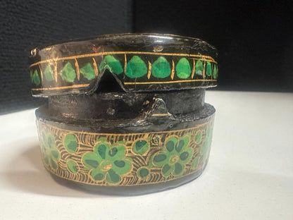 Vintage Green Floral Kashmiri Papier-Mache Lacquerware Decorative Trinket Box from OffCenterModern