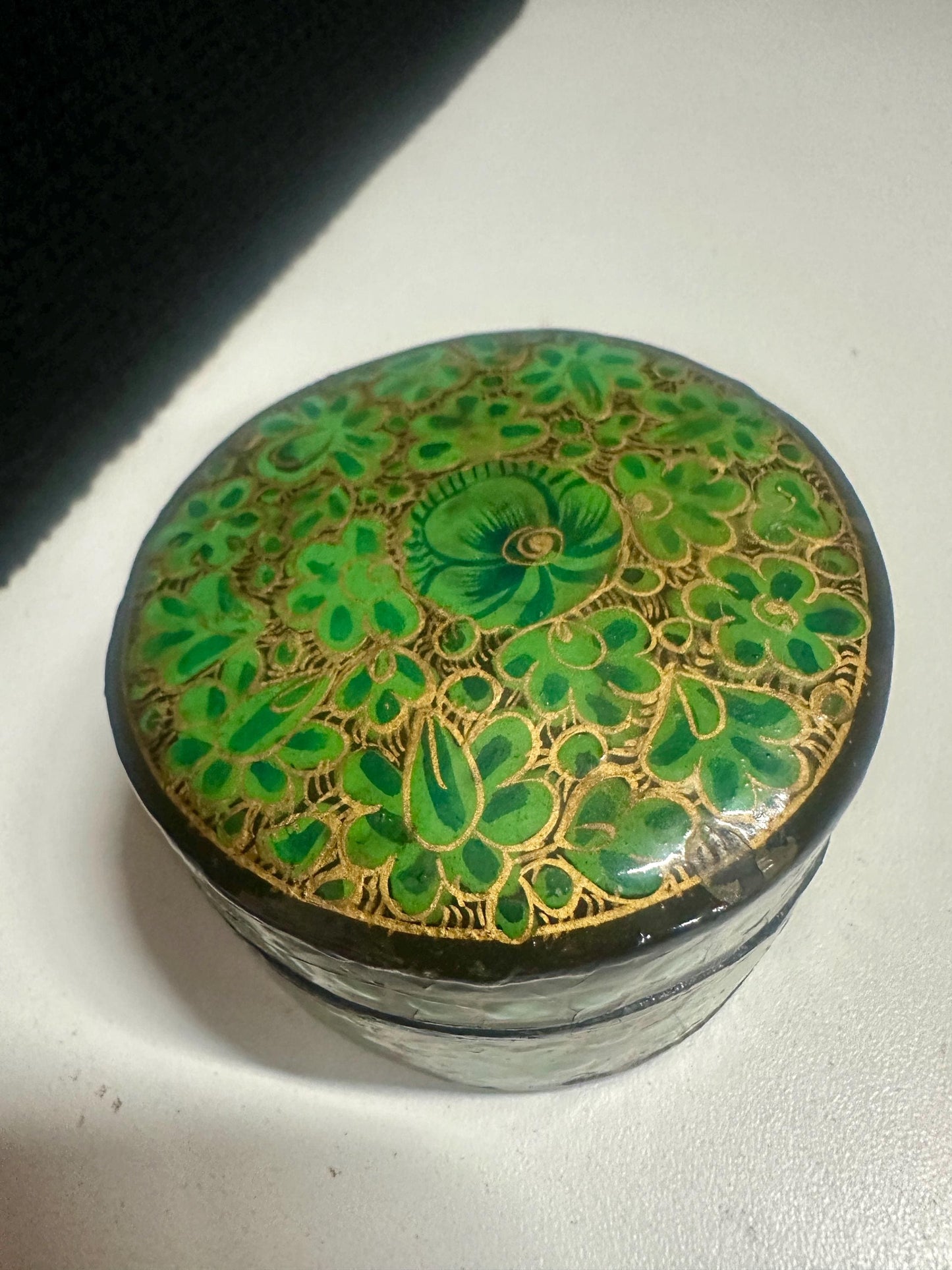 Vintage Green Floral Kashmiri Papier-Mache Lacquerware Decorative Trinket Box from OffCenterModern