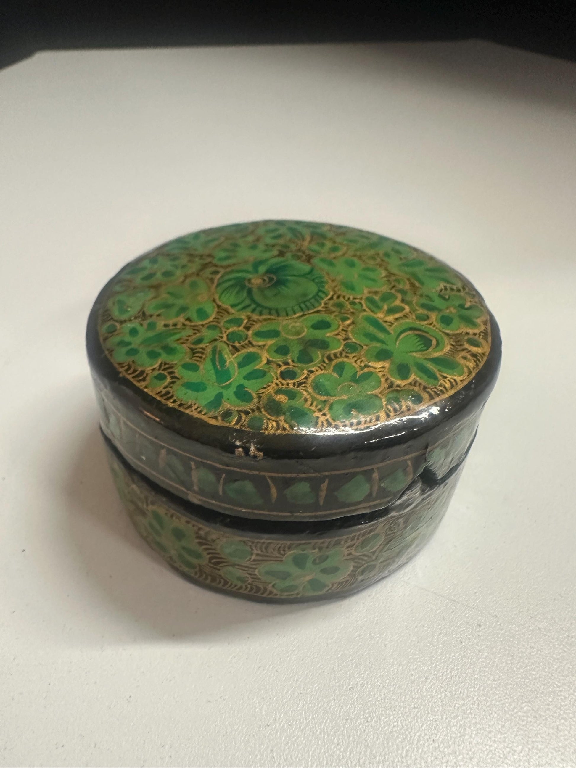 Vintage Green Floral Kashmiri Papier-Mache Lacquerware Decorative Trinket Box from OffCenterModern