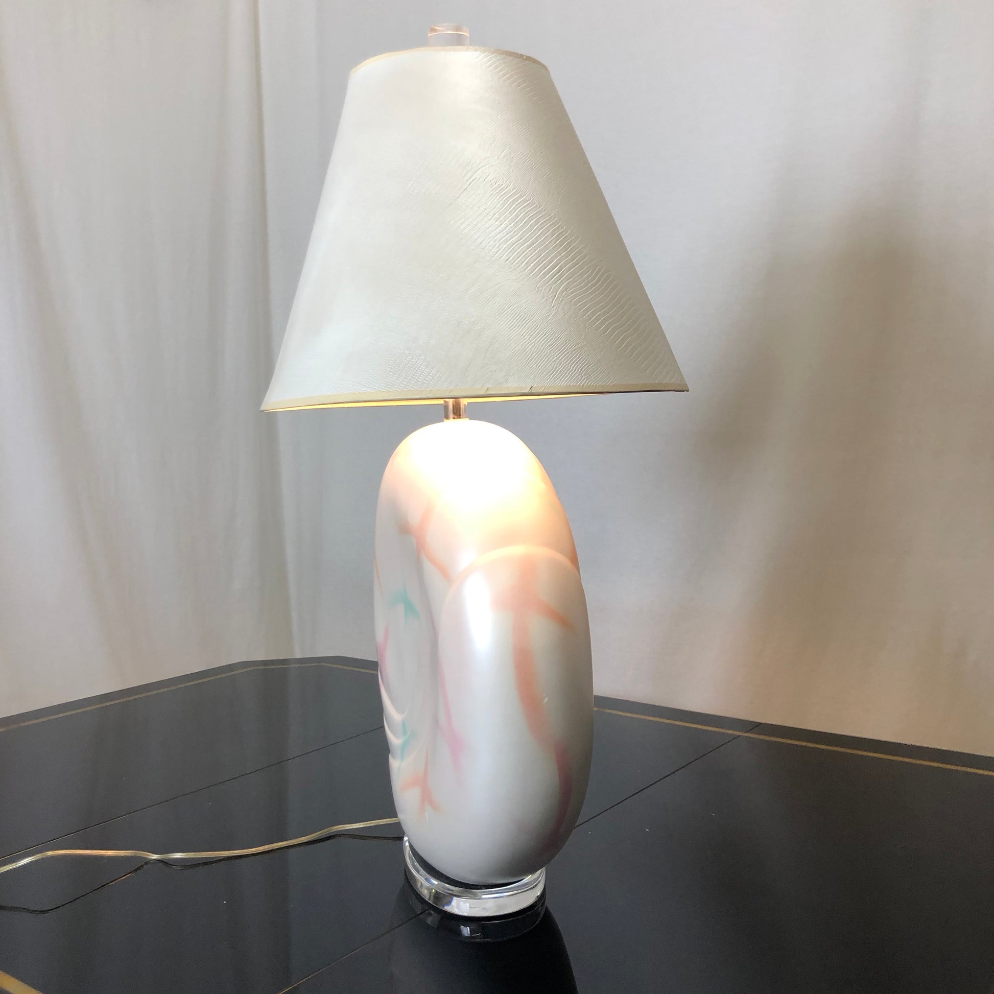 Exquisite Round Table Lamp | Van Teal