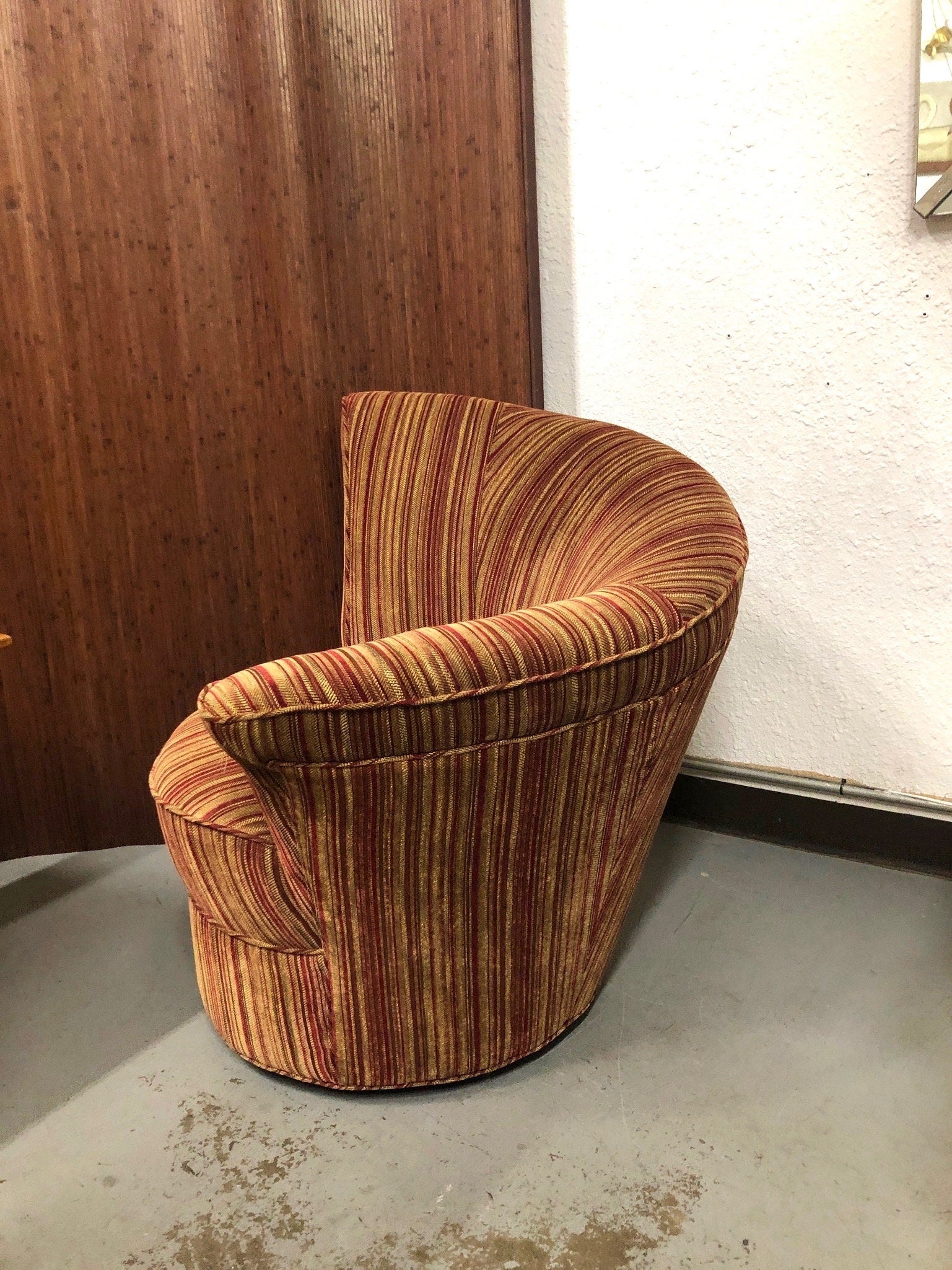 Flared Velour Round Corkscrew Lounge Chair