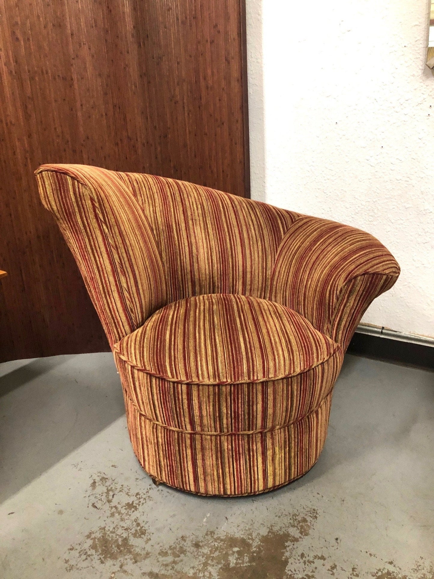Flared Velour Round Corkscrew Lounge Chair