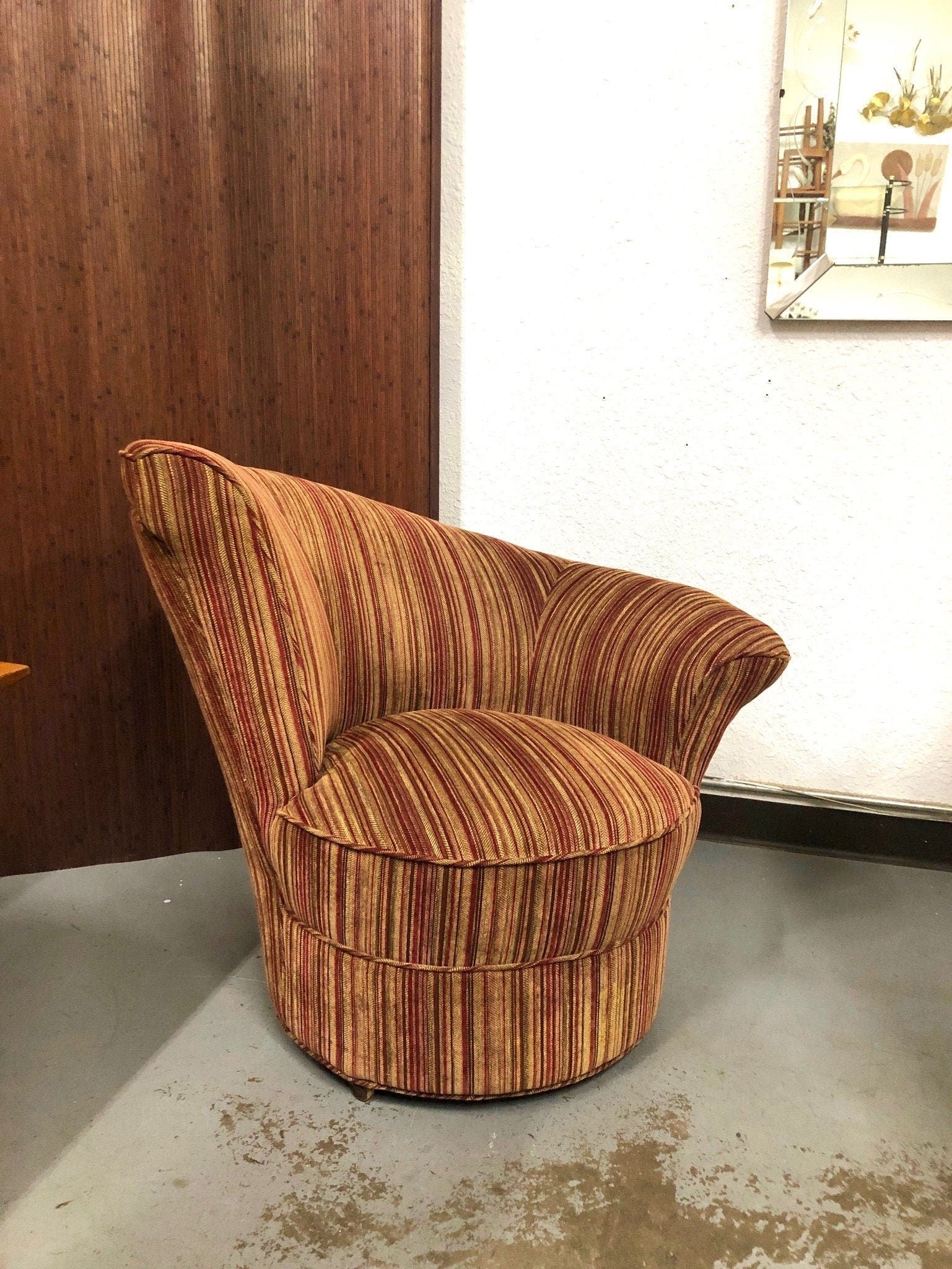Flared Velour Round Corkscrew Lounge Chair