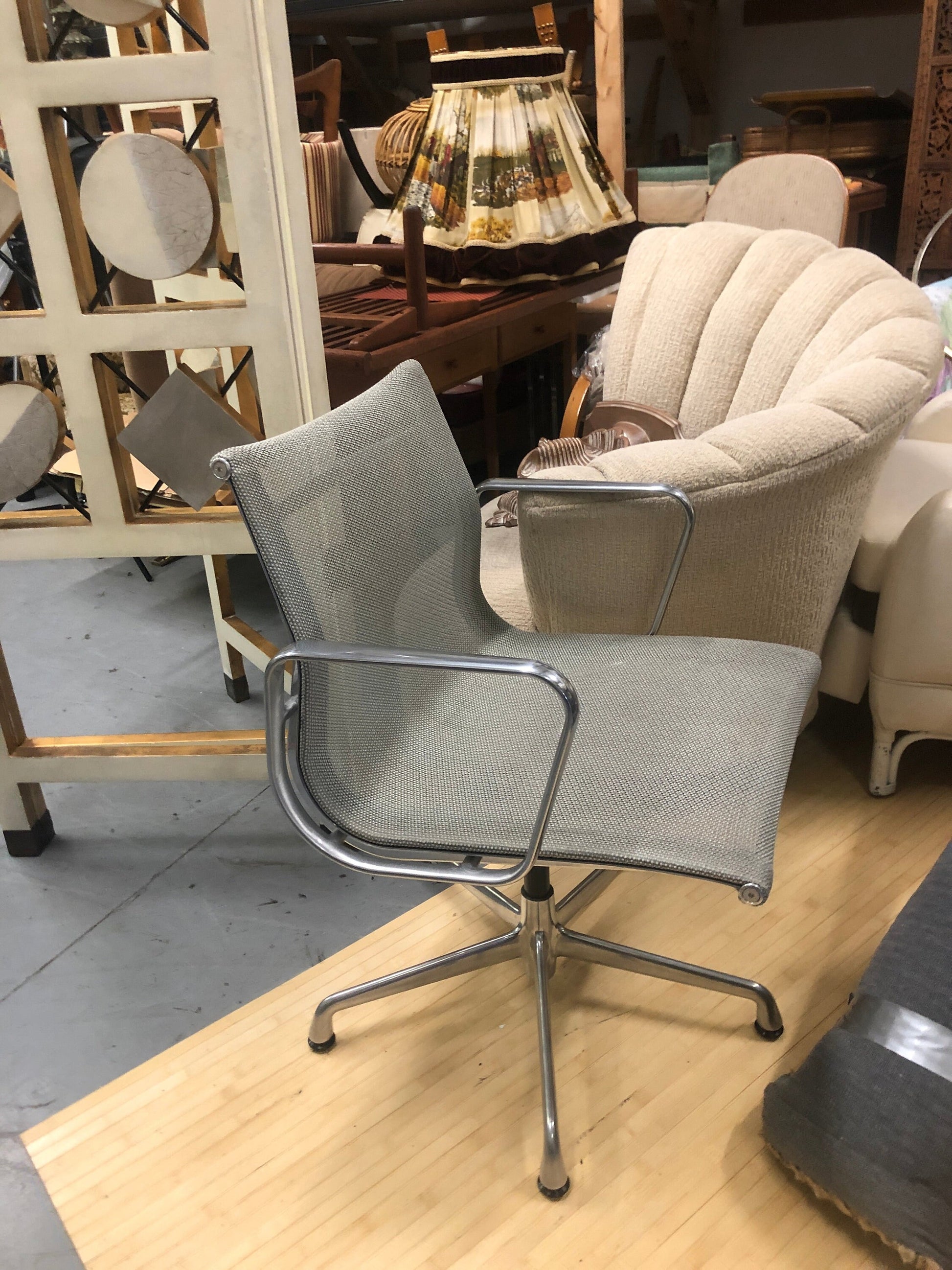 Eames Aluminum Group Executive Desk Chair