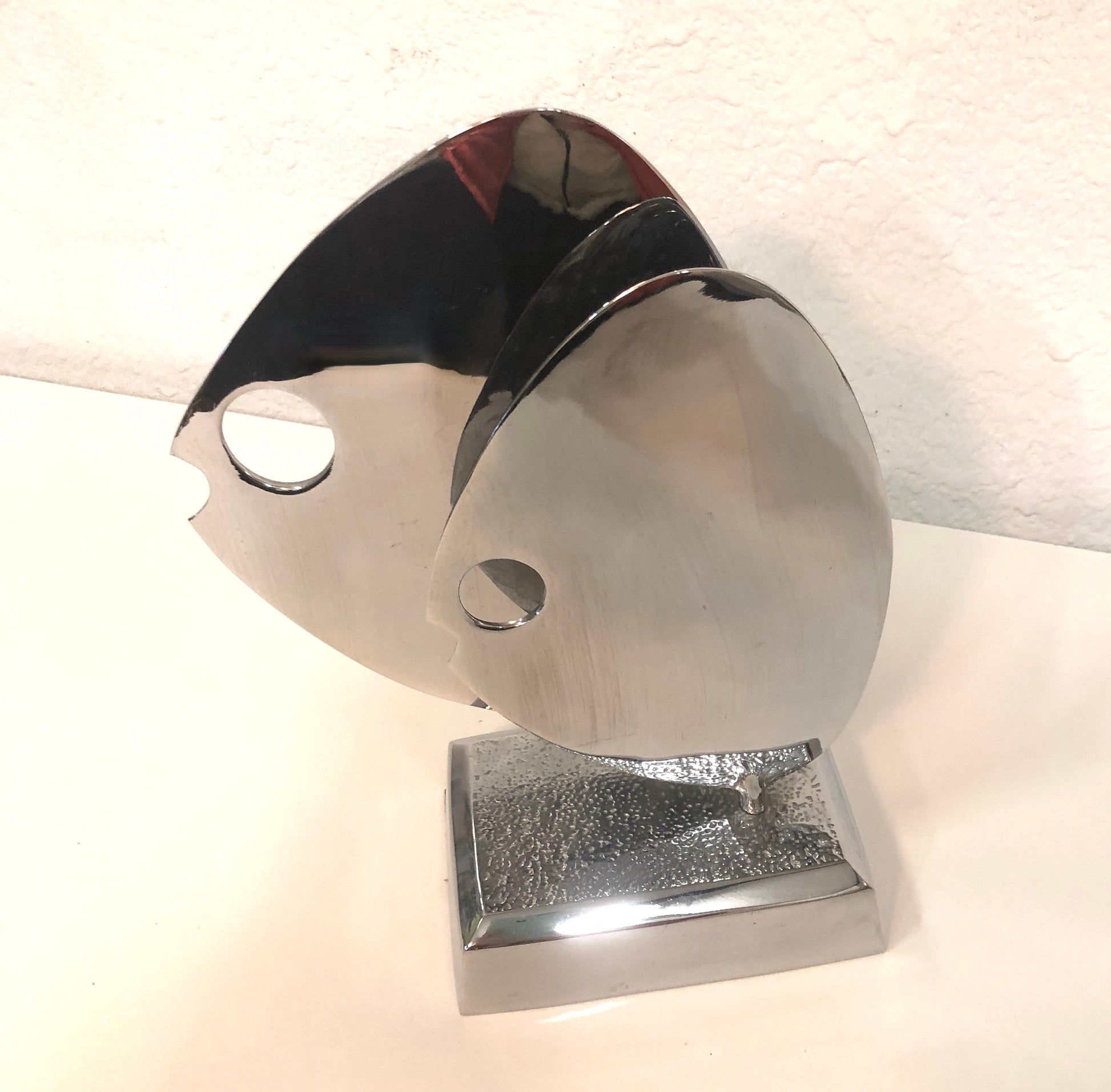 Chrome Modern Fish Sculpture | Hattakitkosol Somchai